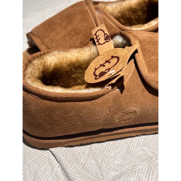 Lamo Men's Cow Suede Leather Open Toe Slipper Large Chestnut Sheepskin Fur NWT - Picture 4 of 4